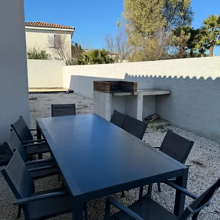 Spacieuse Piscine 350 M De La