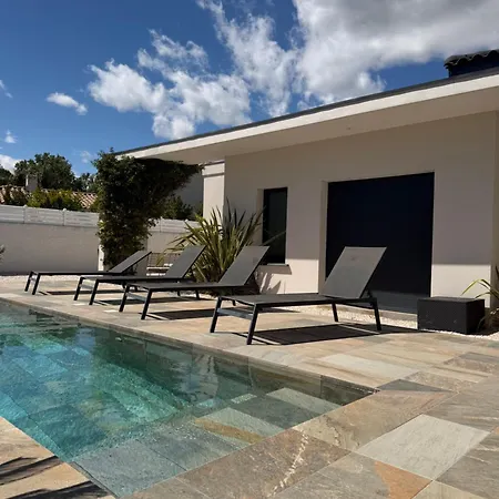 Spacieuse Piscine 350 M De La فيلة