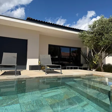 فيلة Spacieuse Piscine 350 M De La